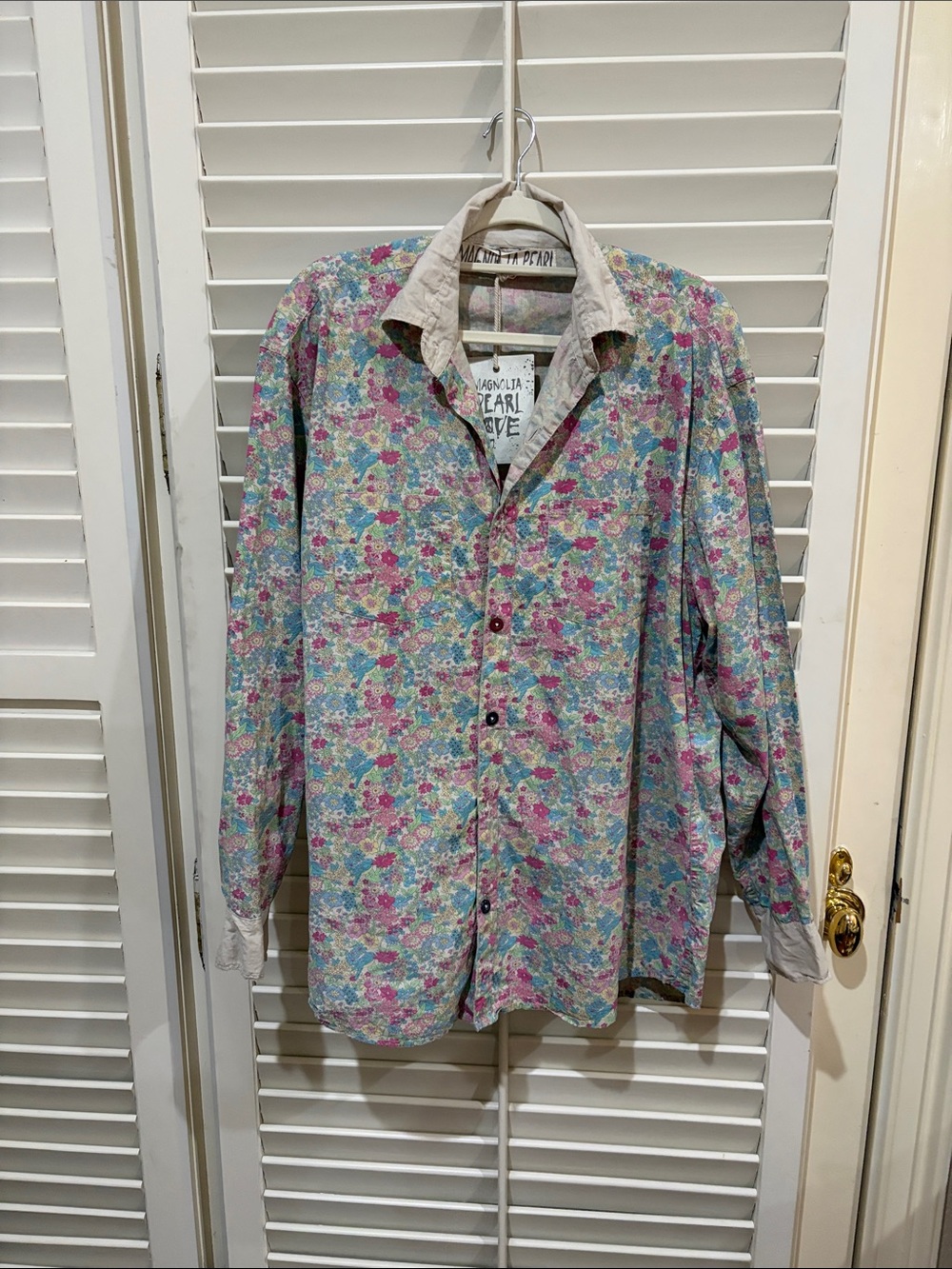 Magnolia Pearl Multi-Color Floral Button-Down Shirt with Cream Collar.NWT
